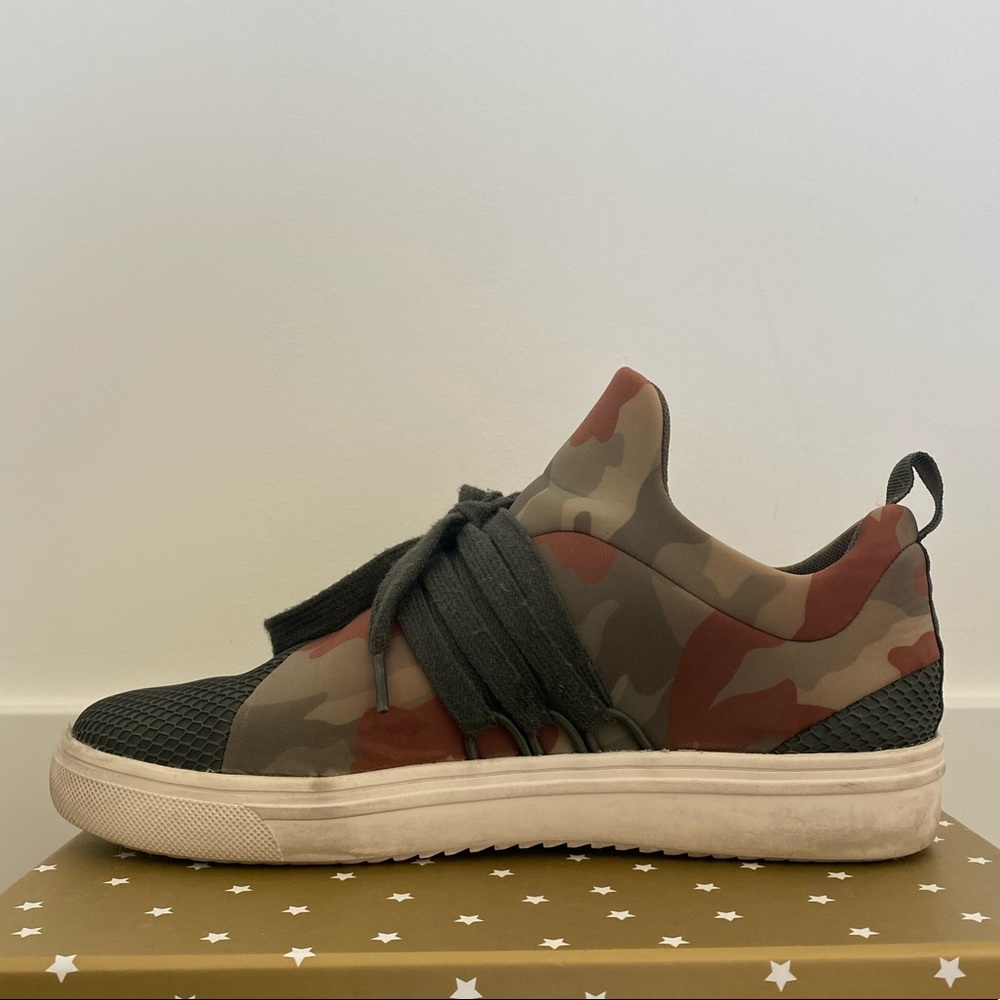 Steve Madden camouflage lounge sneaker